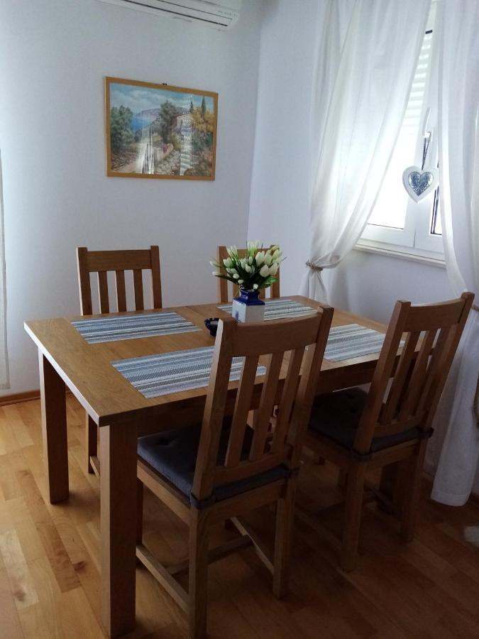 Apartman Mikola with sea view Trogir Bagian luar foto