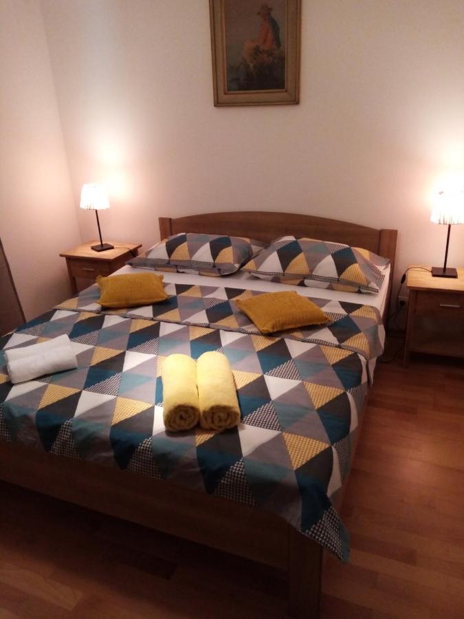 Apartman Mikola with sea view Trogir Bagian luar foto