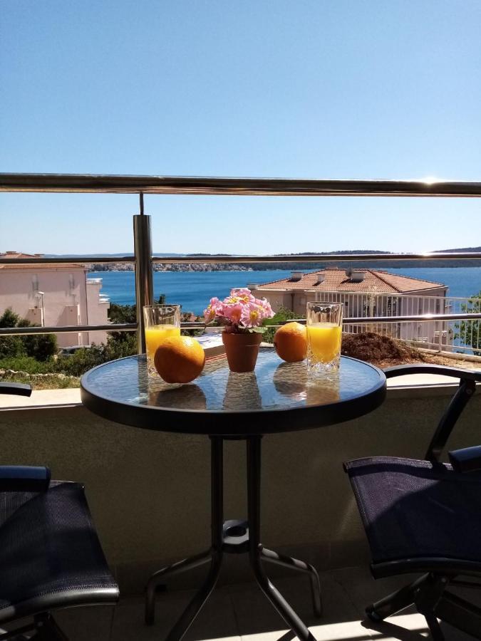 Apartman Mikola with sea view Trogir Bagian luar foto