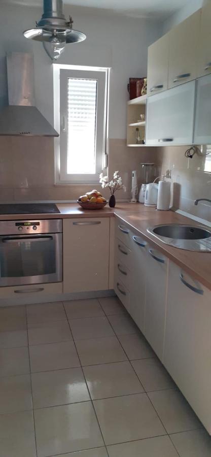 Apartman Mikola with sea view Trogir Bagian luar foto