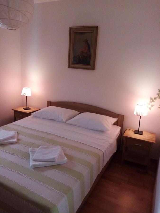Apartman Mikola with sea view Trogir Bagian luar foto
