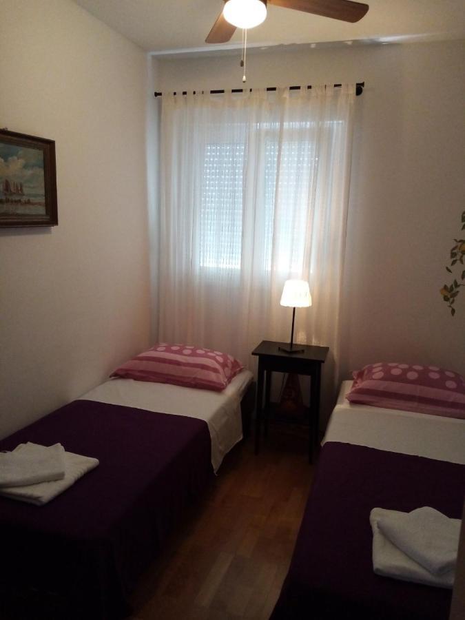 Apartman Mikola with sea view Trogir Bagian luar foto