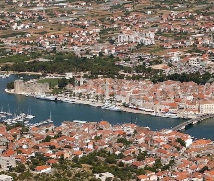 Apartman Mikola with sea view Trogir Bagian luar foto
